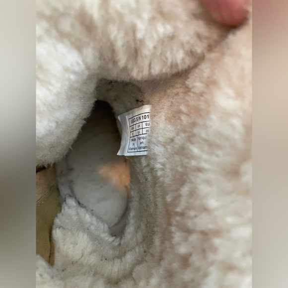❌Sold❌ UGG Boots - Picture 6 of 9